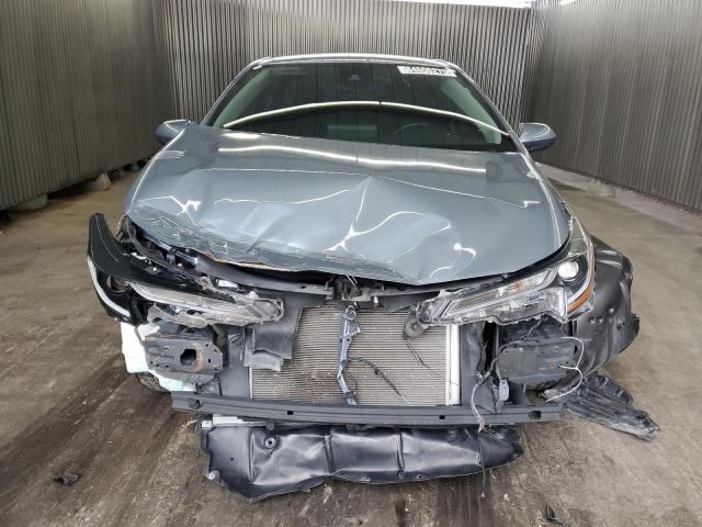 5YFEPMAE5NP297833 - 2022 TOYOTA COROLLA LE BLUE photo 5