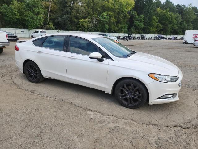 3FA6P0HD1JR223054 - 2018 FORD FUSION SE WHITE photo 4