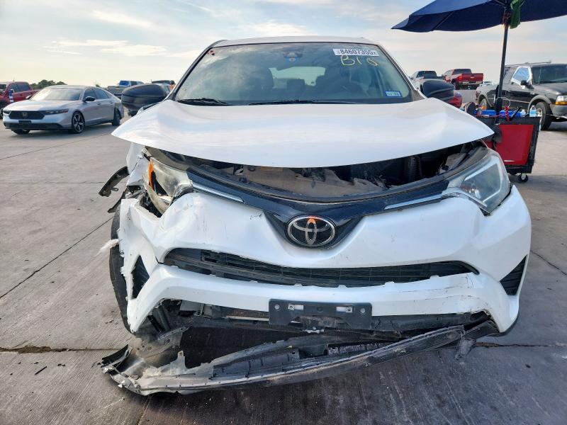 JTMZFREV4JJ734974 - 2018 TOYOTA RAV4 LE WHITE photo 5