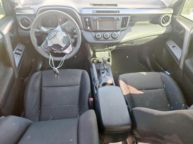 JTMZFREV4JJ734974 - 2018 TOYOTA RAV4 LE WHITE photo 8