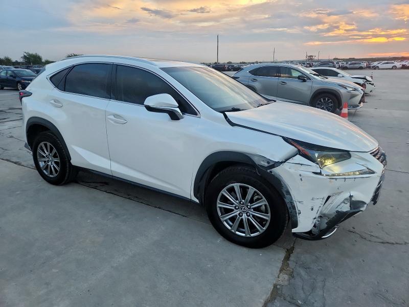 JTJYARBZ8J2109843 - 2018 LEXUS NX 300 BASE თეთრი ფოტო 4