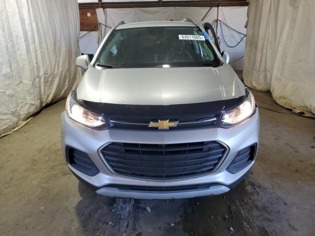 KL7CJPSB7JB666020 - 2018 CHEVROLET TRAX 1LT Grau Foto 5