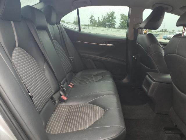 4T1B11HK5JU582295 - 2018 TOYOTA CAMRY L SILVER photo 10