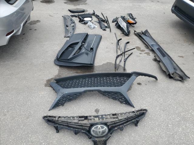 4T1B11HK5JU582295 - 2018 TOYOTA CAMRY L SILVER photo 12