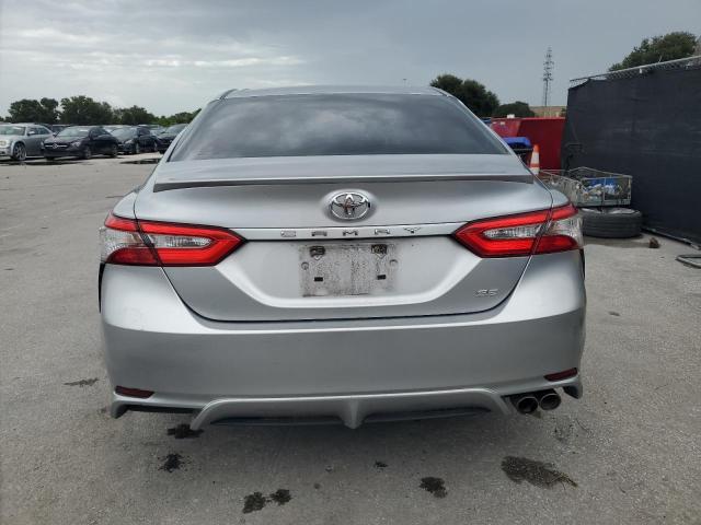 4T1B11HK5JU582295 - 2018 TOYOTA CAMRY L SILVER photo 6