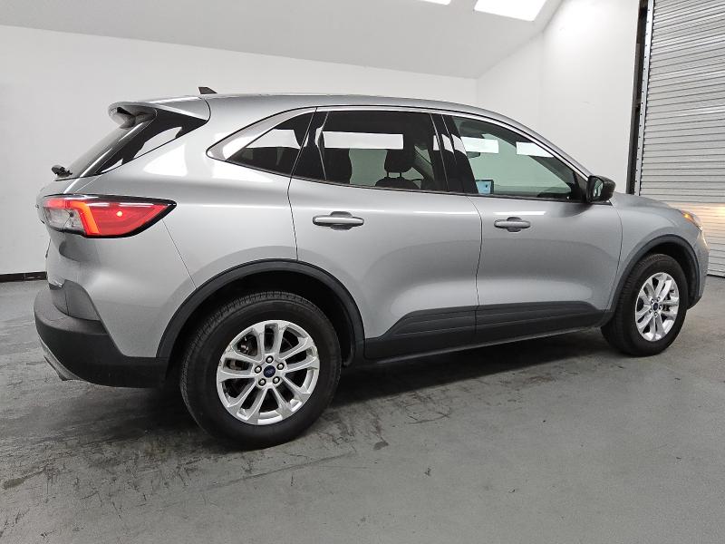 1FMCU9G63NUA68336 - 2022 FORD ESCAPE SE SILVER photo 3