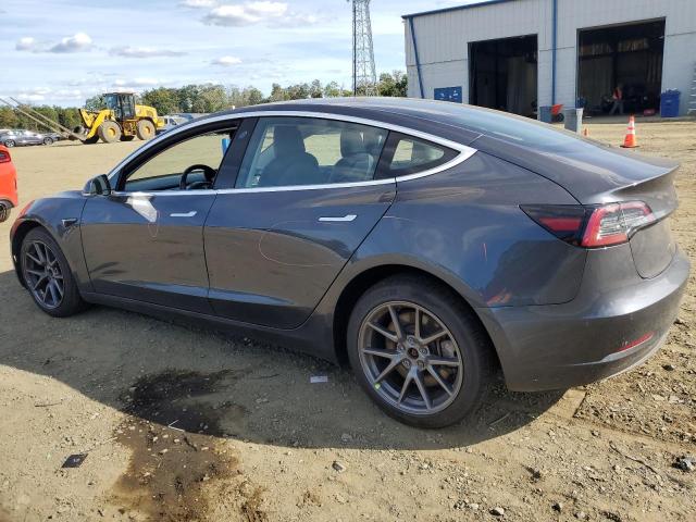 5YJ3E1EA9JF045382 - 2018 TESLA MODEL 3 ნაცრისფერი ფოტო 2