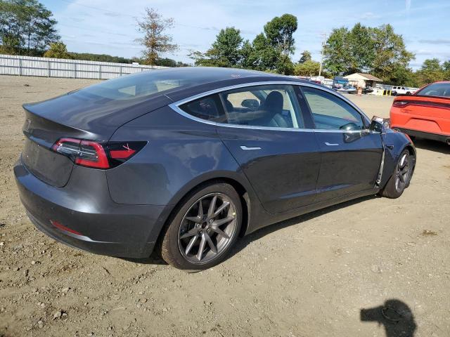5YJ3E1EA9JF045382 - 2018 TESLA MODEL 3 ნაცრისფერი ფოტო 3