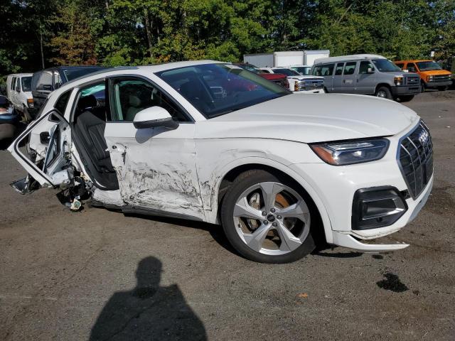 WA1BAAFY8M2129438 - 2021 AUDI Q5 PREMIUM PLUS WHITE photo 4