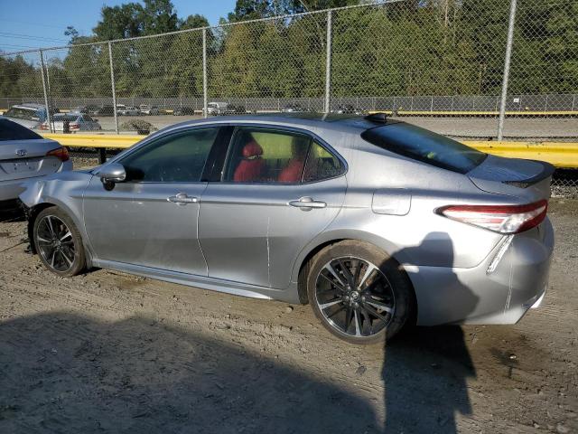 4T1K61BK9LU008425 - 2020 TOYOTA CAMRY XSE SILVER photo 2