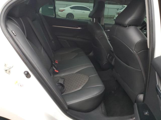 4T1B61HK1JU053203 - 2018 TOYOTA CAMRY XSE WHITE photo 10