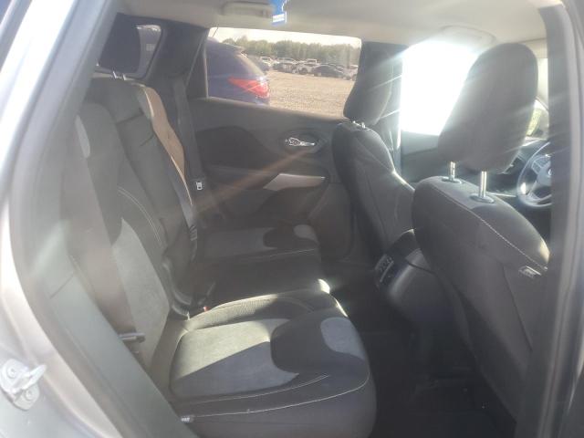 1C4PJLAB0HW623480 - 2017 JEEP CHEROKEE SPORT 银色 照片 11