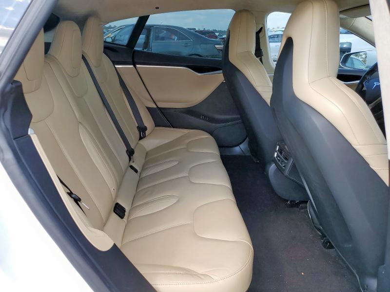 5YJSA1E26GF123819 - 2016 TESLA MODEL S Weiß Foto 10