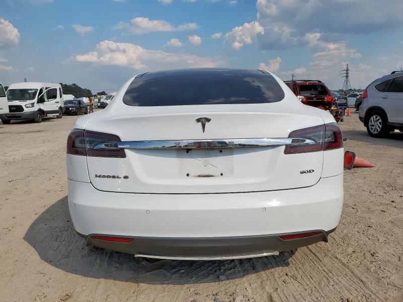 5YJSA1E26GF123819 - 2016 TESLA MODEL S Weiß Foto 6
