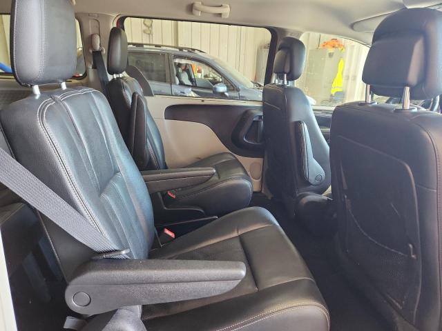 2A4RR8DG5BR749723 - 2011 CHRYSLER TOWN & COU TOURING L RED photo 11