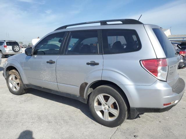 JF2SHBBC8CH428104 - 2012 SUBARU FORESTER 2.5X Արծաթագույն լուսանկար 2