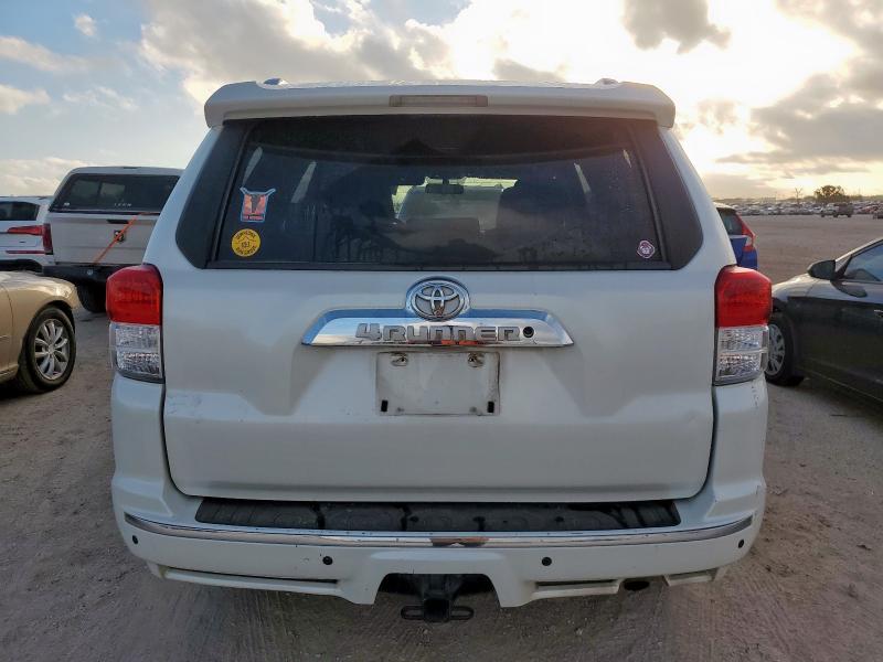 JTEZU5JR1B5031345 - 2011 TOYOTA 4RUNNER SR5 WHITE photo 6