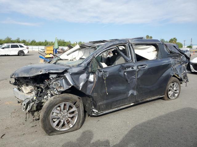 2025 TOYOTA SIENNA XLE, 