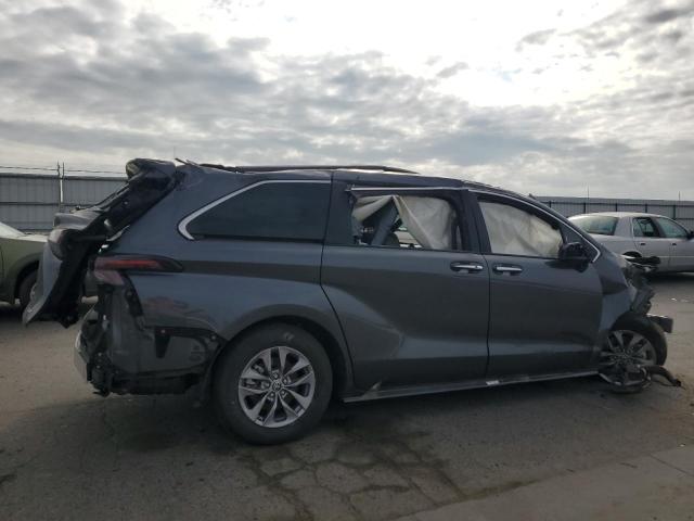 5TDYRKECXSS253740 - 2025 TOYOTA SIENNA XLE ნაცრისფერი ფოტო 3