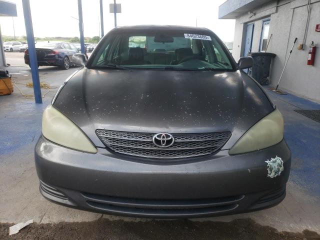 4T1BE32K84U864850 - 2004 TOYOTA CAMRY LE ნაცრისფერი ფოტო 5