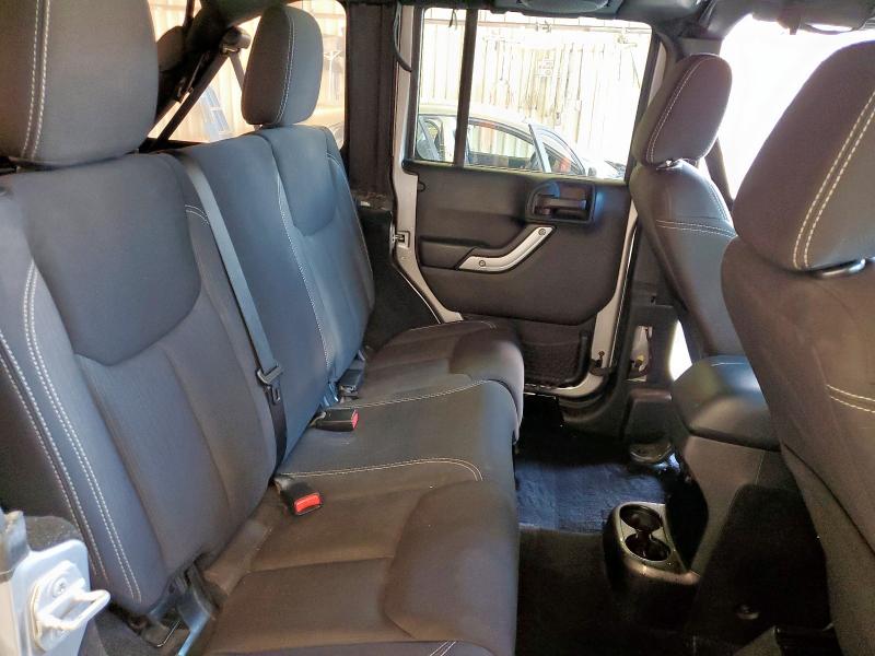 1C4BJWEG8EL118933 - 2014 JEEP WRANGLER UNLIMITED SAHARA SILVER photo 11