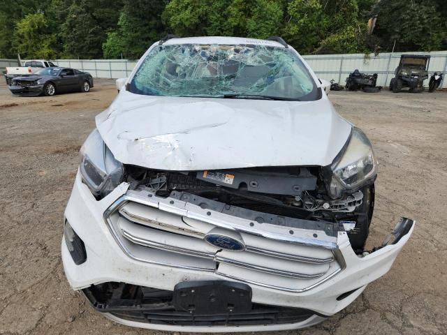 1FMCU0G96JUC63685 - 2018 FORD ESCAPE SE Белый фото 5