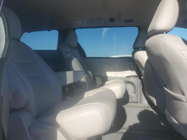 5TDYK3DCXGS748698 - 2016 TOYOTA SIENNA XLE GRAY photo 11
