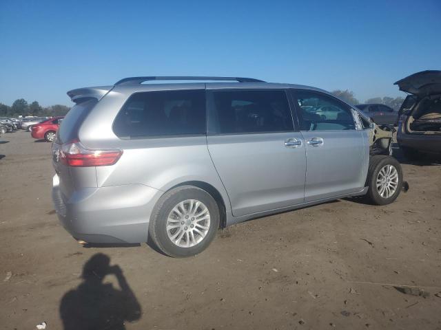 5TDYK3DCXGS748698 - 2016 TOYOTA SIENNA XLE GRAY photo 3