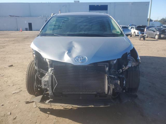 5TDYK3DCXGS748698 - 2016 TOYOTA SIENNA XLE GRAY photo 5