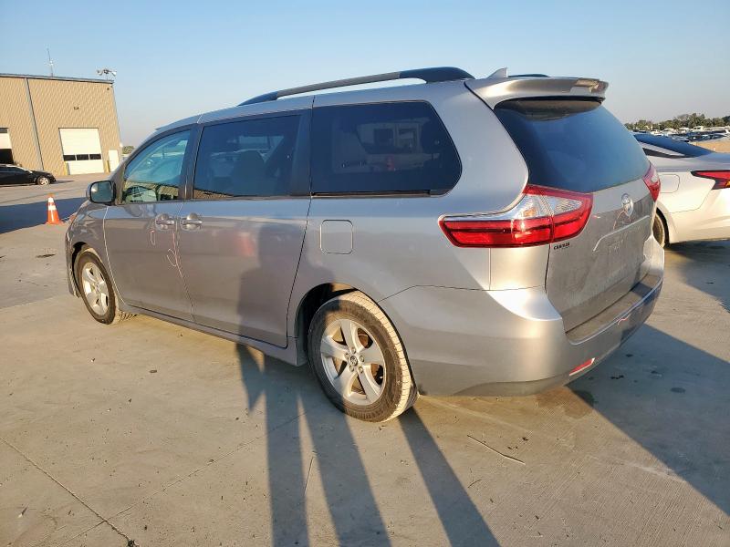 5TDKZ3DC7JS901370 - 2018 TOYOTA SIENNA LE SILVER photo 2