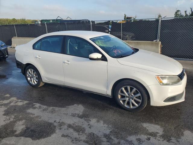 3VWDP7AJXCM318543 - 2012 VOLKSWAGEN JETTA SE WHITE photo 4