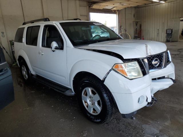 5N1AR18W45C731704 - 2005 NISSAN PATHFINDER LE WHITE photo 4