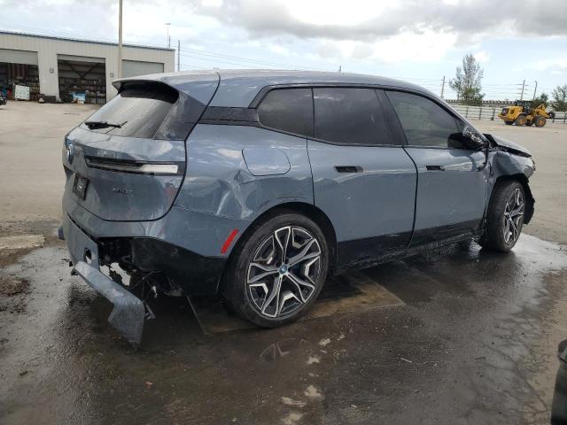 WB523CF0XRCN12784 - 2024 BMW IX XDRIVE50 Mavi foto 3