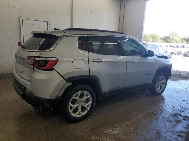 3C4NJDBN1RT113698 - 2024 JEEP COMPASS LATITUDE Argent photo 3