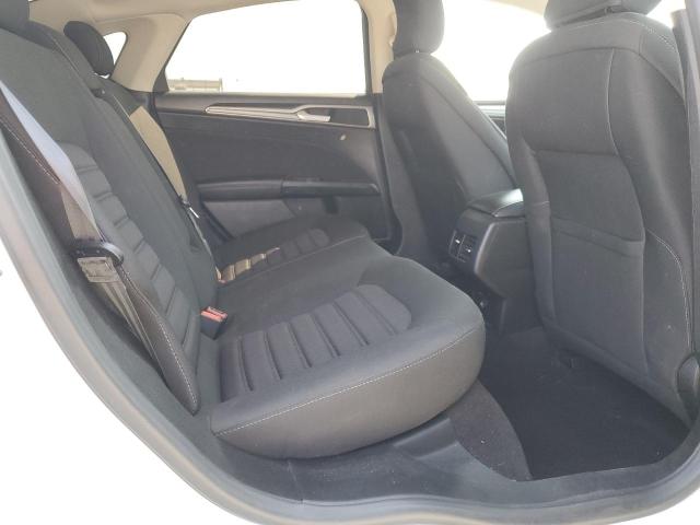 3FA6P0HD7KR175478 - 2019 FORD FUSION SE WHITE photo 10