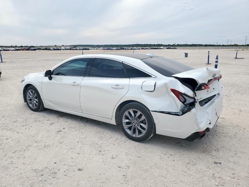 4T1AZ1FBXNU082369 - 2022 TOYOTA AVALON XLE Weiß Foto 2