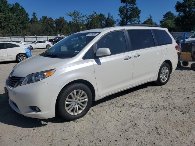 2017 TOYOTA SIENNA XLE, 