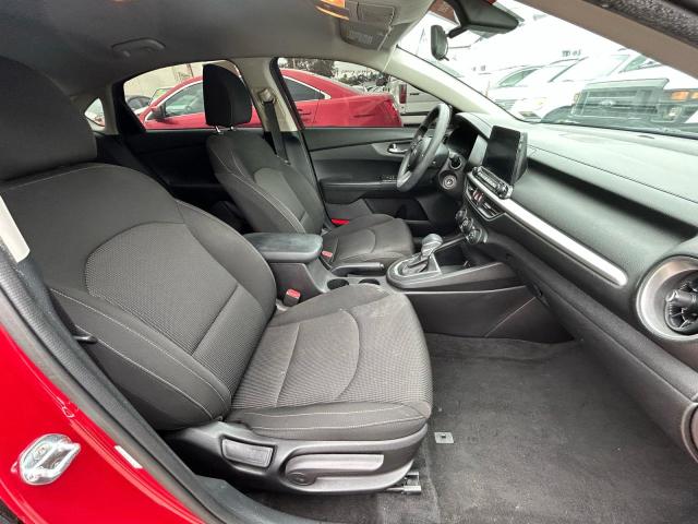 3KPF24AD7ME382201 - 2021 KIA FORTE FE MAROON photo 5