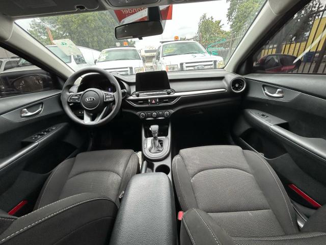 3KPF24AD7ME382201 - 2021 KIA FORTE FE MAROON photo 9