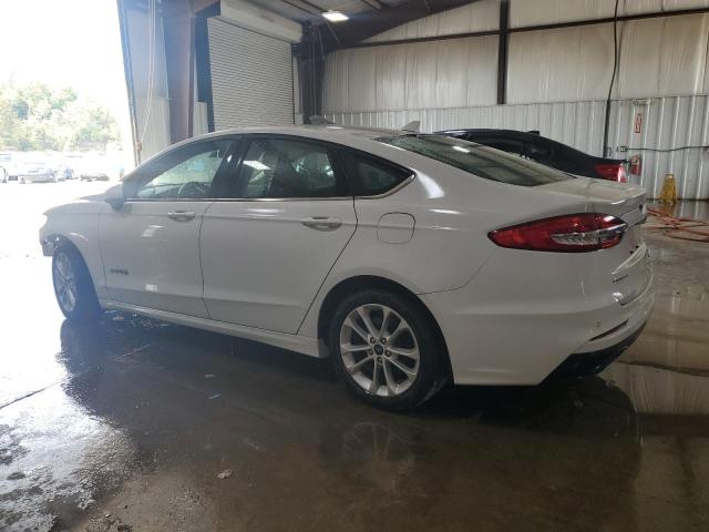 3FA6P0LU3KR117035 - 2019 FORD FUSION SE Weiß Foto 2