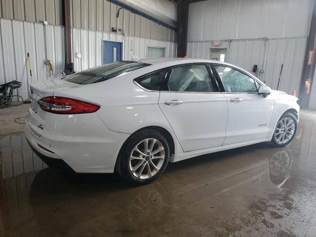 3FA6P0LU3KR117035 - 2019 FORD FUSION SE Weiß Foto 3