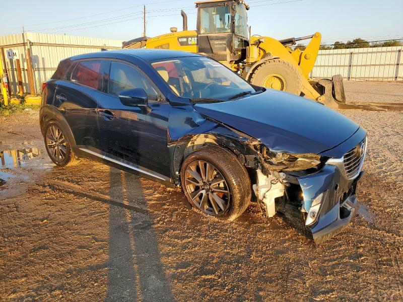 JM1DKDD71J0301856 - 2018 MAZDA CX-3 GRAND TOURING BLUE photo 4