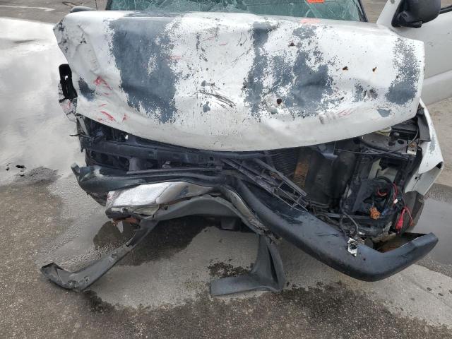 2GCEC19W0X1286795 - 1999 CHEVROLET SILVERADO C1500 WHITE photo 11