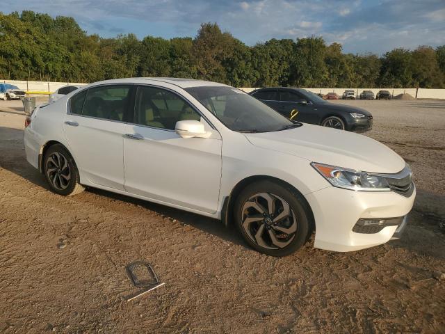 1HGCR3F85GA013690 - 2016 HONDA ACCORD EXL WHITE photo 4