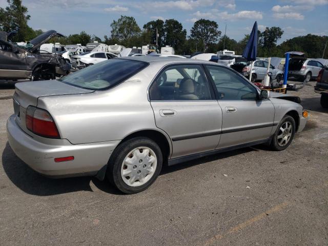 1HGCD5638VA222207 - 1997 HONDA ACCORD LX SILVER photo 3