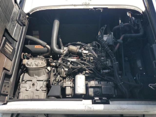 1UYVS2486CM463710 - 2012 UTILITY VS2RA Weiß Foto 7