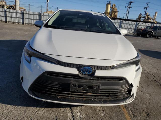 JTDBCMFE7SJ047341 - 2025 TOYOTA COROLLA LE Ақ фото 5