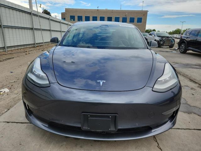 5YJ3E1EB9JF090752 - 2018 TESLA MODEL 3 GRAY photo 5