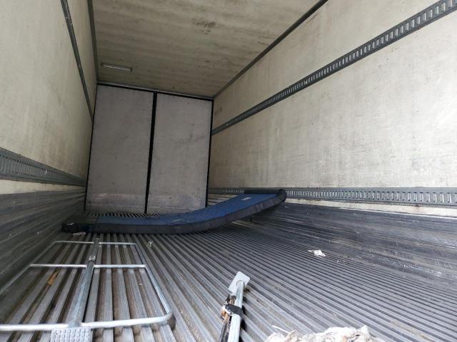 1UYVS2480GM426125 - 2016 UTILITY VS2RA WHITE photo 5