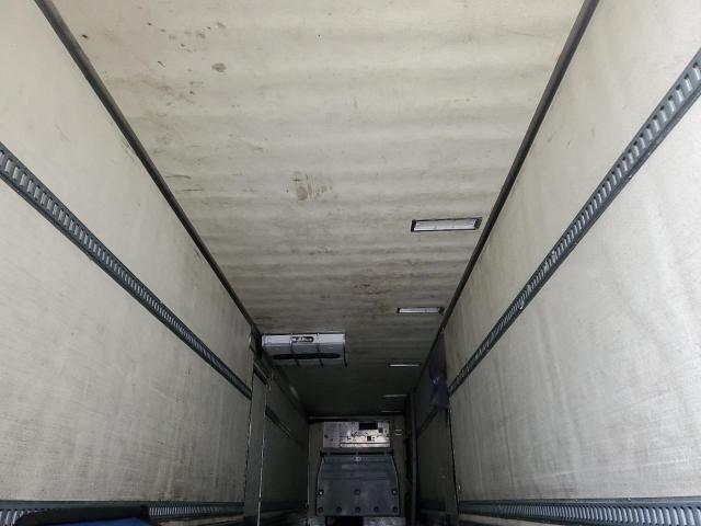 1UYVS2480GM426125 - 2016 UTILITY VS2RA WHITE photo 6